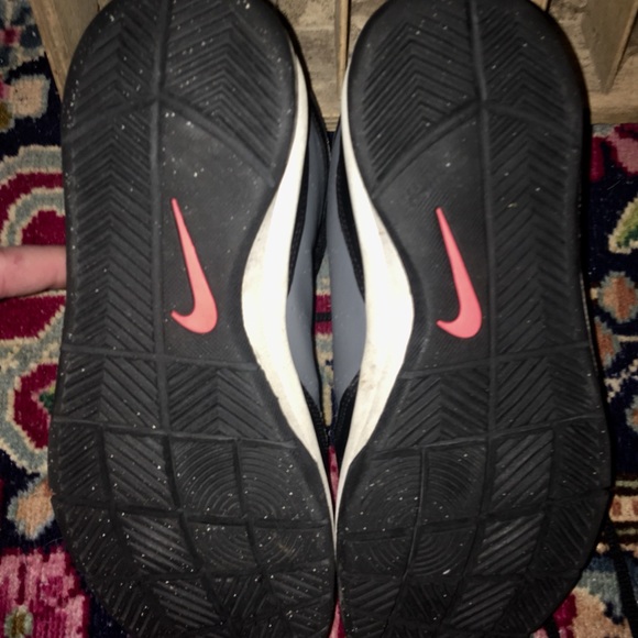 EUC Nike Kids Basketball Shoes 🏀🏀🏀 - Picture 2 of 4